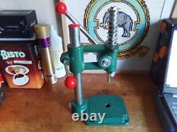 Manual Press Machine Fabric Cover Button With 5 Dies 1 Set Of Cutters
